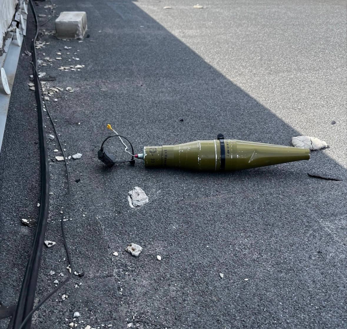 Фото до матеріалу: Новий ризик для тилу: FPV-дрони зі снарядами знайдені на дахах будинків за 30 км від кордону