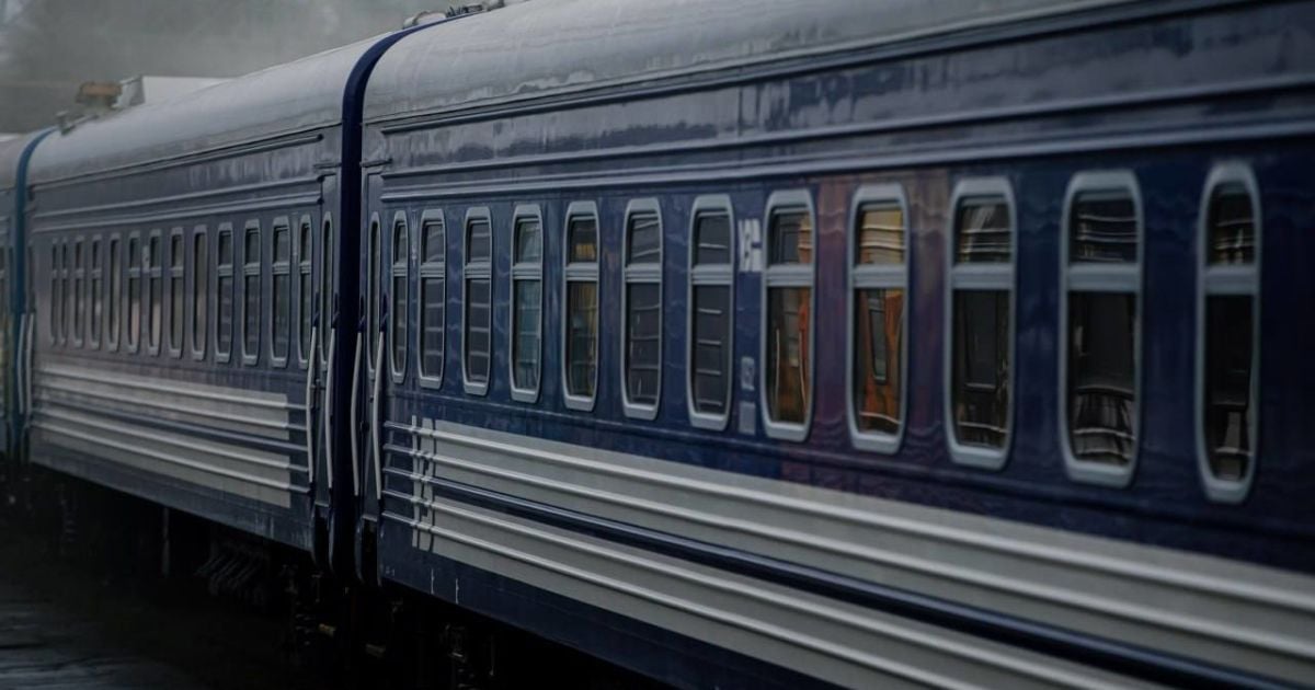 Фото до матеріалу: Трагедія на Львівщині: машиніст загинув після зіткнення потяга з автокраном