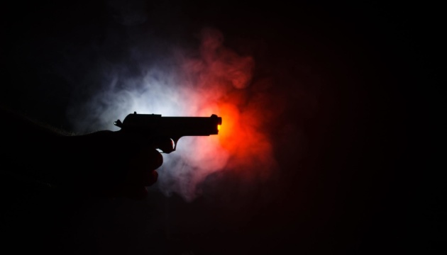 Фото до матеріалу: У Львові невідомий зі зброєю відкрив вогонь на зупинці: пролунало до шести пострілів