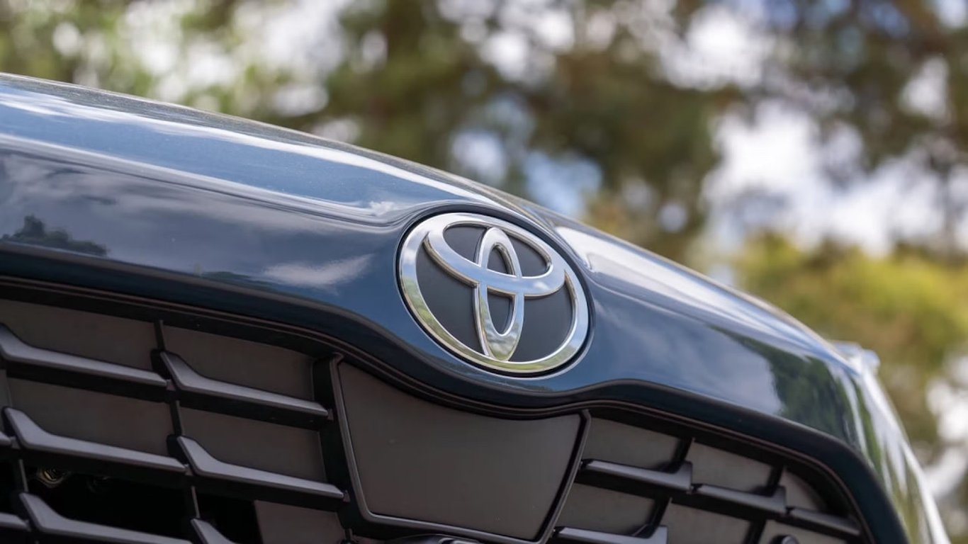 Фото до матеріалу: Toyota запровадила тимчасову заміну ультрарідких мастил через дефіцит