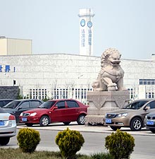 Фото до матеріалу: Як збирають доступний китайський лимузин Geely Emgrand: репортаж з заводу