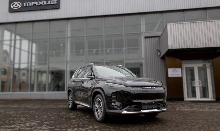 Фото до матеріалу: Унікальний фіолетовий гіперкар: Czinger 21C Vmax з США