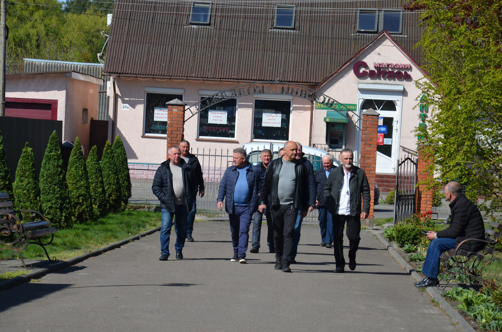 Фото до матеріалу: Зустріч поколінь: випускники Шацького лісового коледжу зібралися на ювілейні роковини