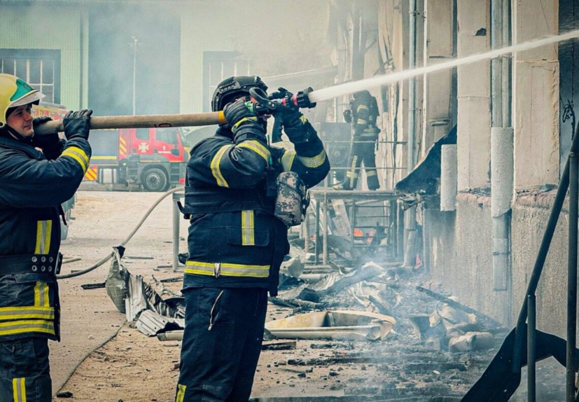 Фото до матеріалу: Масована атака БПЛА на Тернопіль: 10 постраждалих, руйнування промислових об'єктів