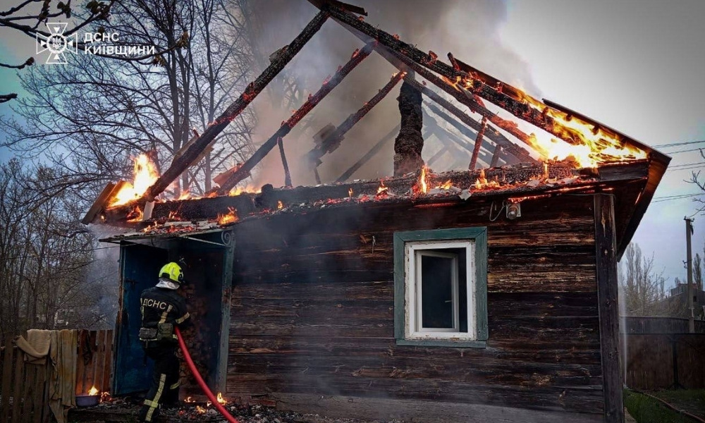 Фото до матеріалу: Трагедія в Олізарівці: на пожежі в приватному будинку загинула жінка