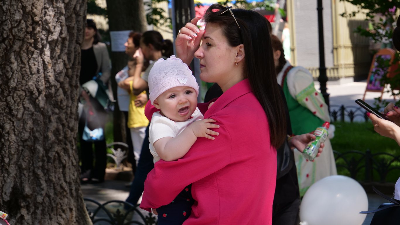 Фото до матеріалу: Пільги для одиноких батьків в Україні у 2026 році: повний перелік гарантій