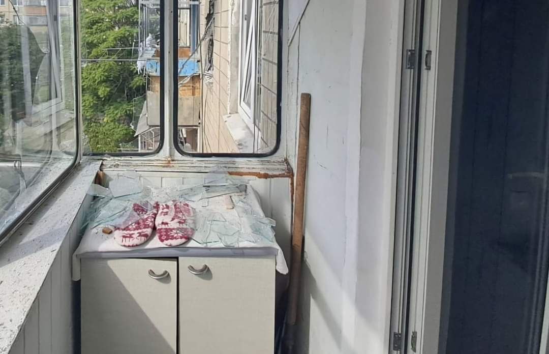 Фото до матеріалу: На Нікопольщині внаслідок обстрілів постраждала жінка, пошкоджено будинки та лінії електропередач