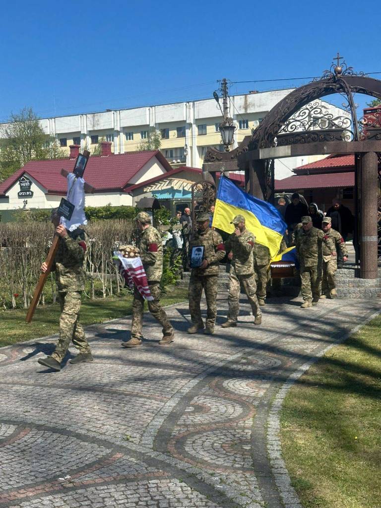 Фото до матеріалу: Прощання з Героєм: на Волині провели в останню путь Миколу Шевчука