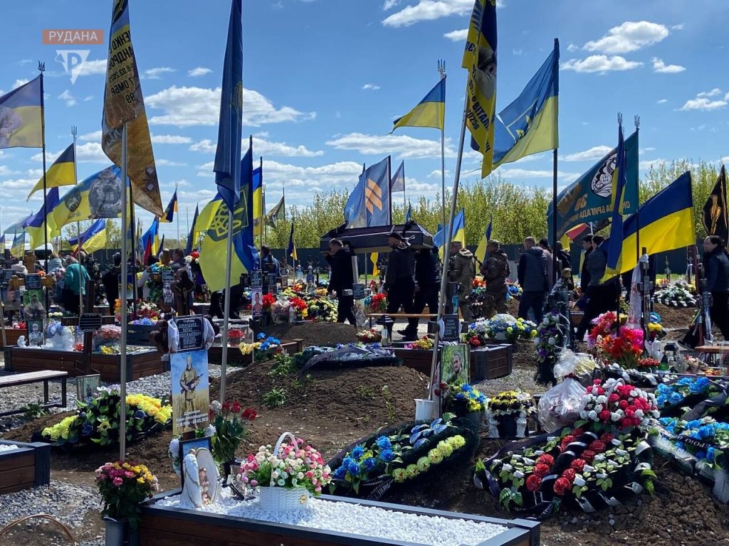 Фото до матеріалу: Кривий Ріг прощається з Анатолієм Трикулем: арселорівець загинув під Бахмутом