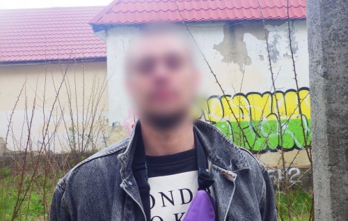 Фото до матеріалу: У Києві затримали чоловіка, який напідпитку з пістолетом загрожував перехожим на бульварі Верховної Ради