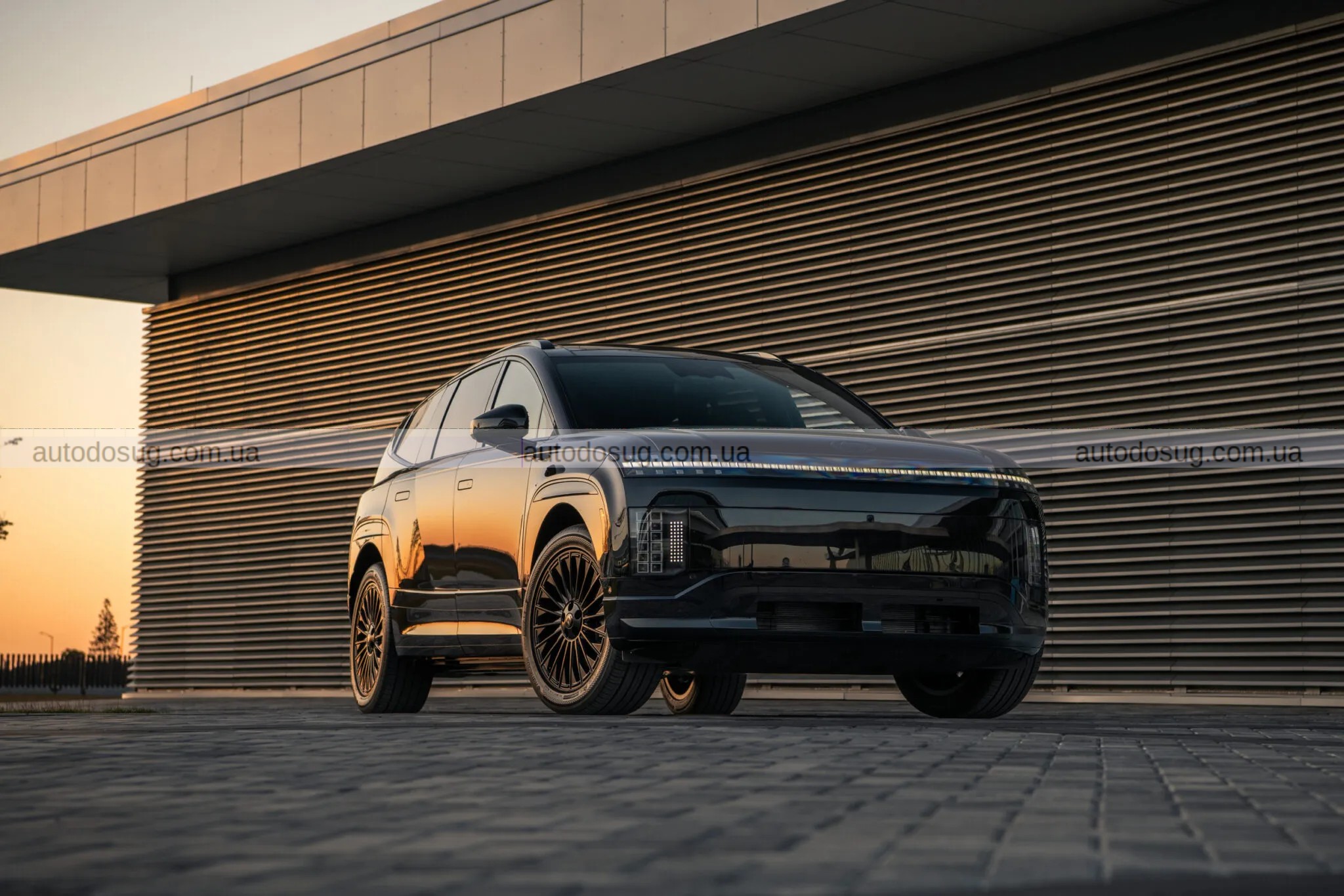Фото до матеріалу: Hyundai представила розкішну версію Ioniq 9 Black Ink з потужністю 422 к.с.