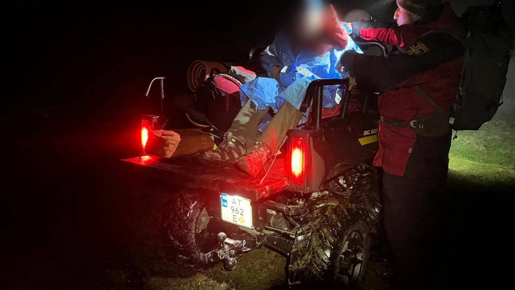 Фото до матеріалу: Львів'янин травмував ногу в Карпатах: рятувальники евакуювали туриста з полонини Хом'яків