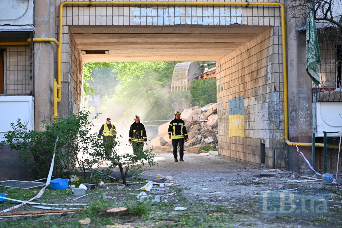 Фото до матеріалу: Київ під масованою атакою: 24 загиблих, пожежа в Дніпровському районі
