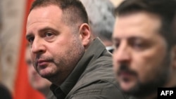 Фото до матеріалу: Андрію Єрмаку вручили підозру в справі «Династія». Хто такий «Вова»?
