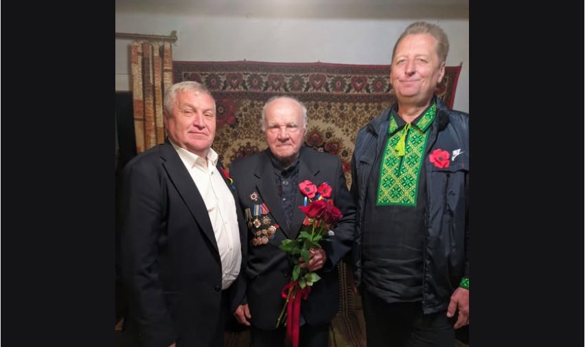 Фото до матеріалу: У Маневичах привітали ветерана Другої світової війни Миколу Масюка