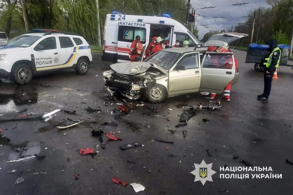 Фото до матеріалу: ДТП у Черкасах: двоє травмованих, поліція відкрила кримінальне провадження