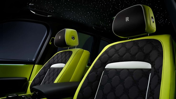 Фото до матеріалу: У Рівному з'явився розкішний Rolls-Royce Cullinan Black Badge за $700 000