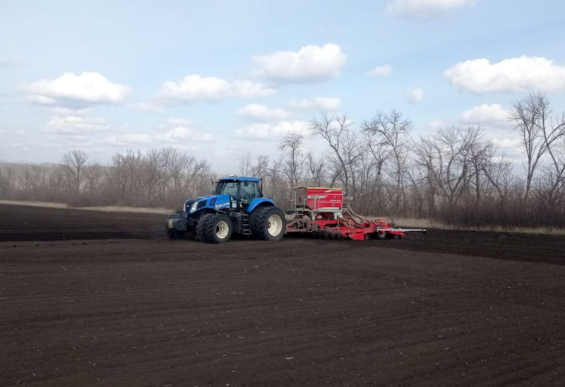 Фото до матеріалу: KSG Agro завершив посів ярого ячменю та розпочав сівбу соняшнику