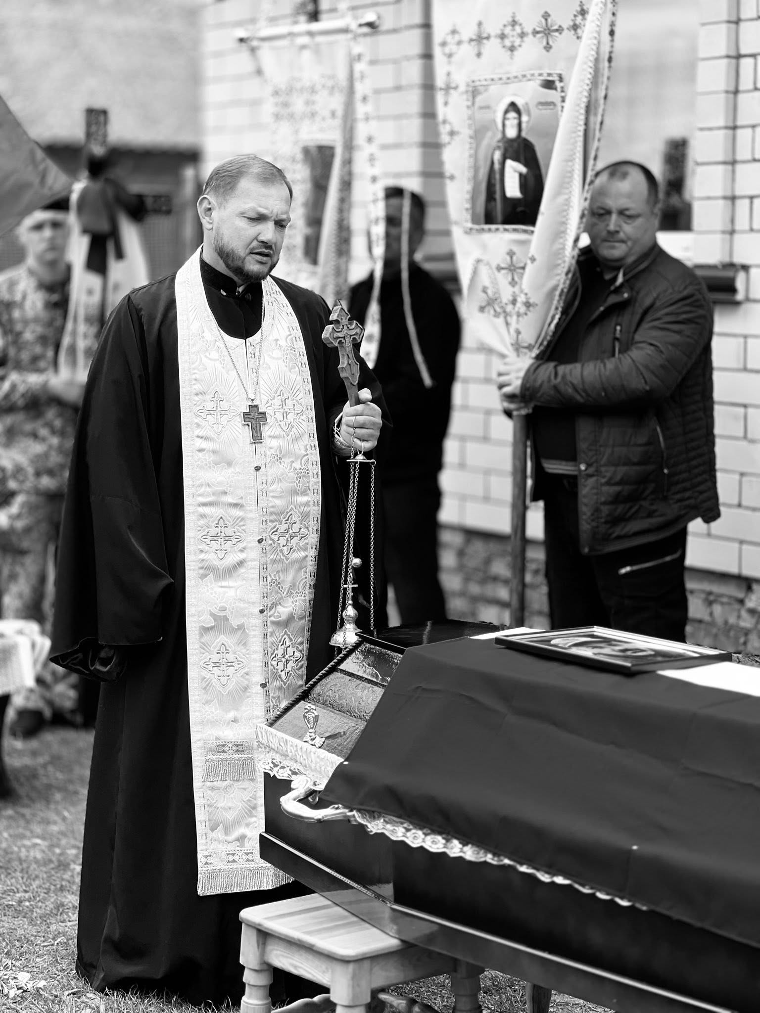 Фото до матеріалу: У Пульмі Шацького району провели в останню путь загиблого захисника Анатолія Занюка