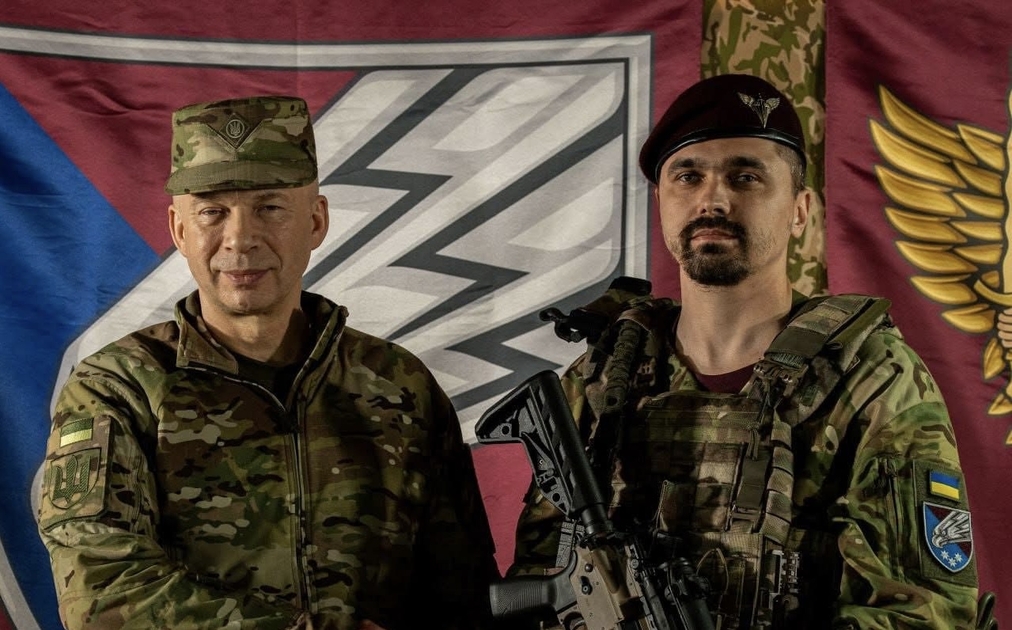 Фото до матеріалу: Олександр Сирський вручив нагороду бійцю з Кіровоградщини