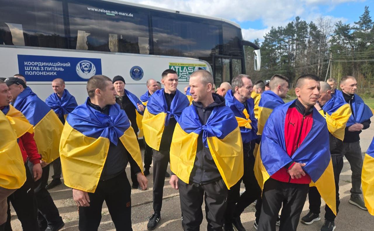 Фото до матеріалу: До рідних осель повернулися 13 захисників з Полтавщини: деталі обміну полоненими