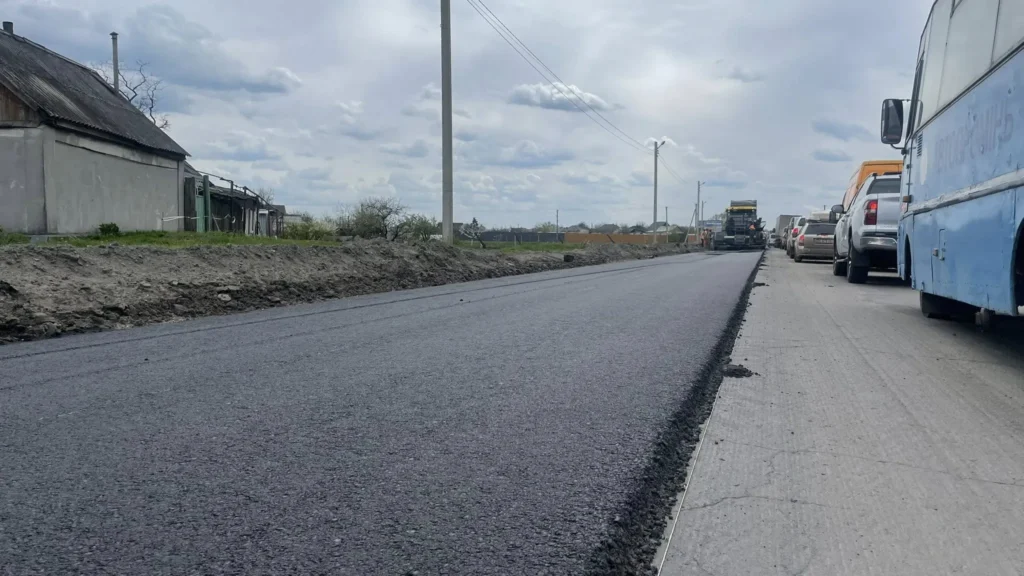 Фото до матеріалу: Відновлення траси Р-51: дві бригади вже працюють на ділянці Мерефа – Лозова