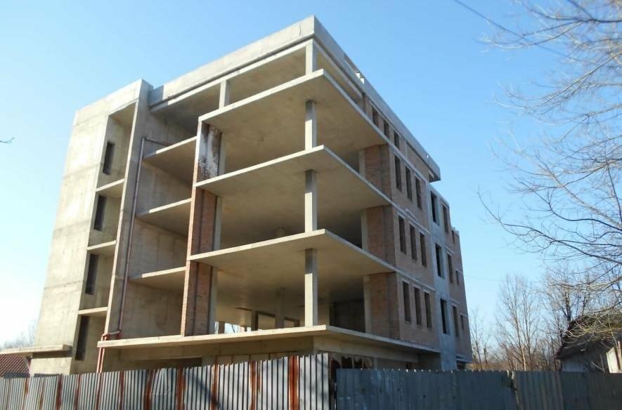 Фото до матеріалу: На вулиці Єрошенка у Львові почали знімати незаконну надбудову