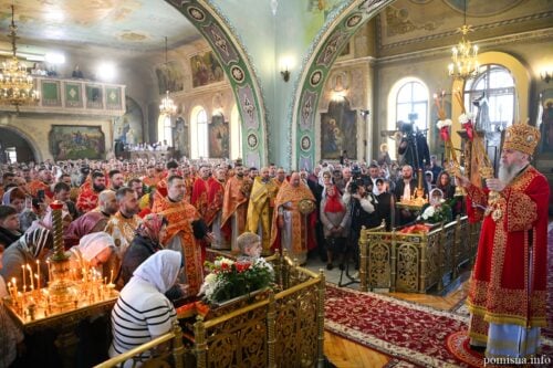 Фото до матеріалу: Митрополит Епіфаній очолив літургію в Хмельницькому та привітав Симеона з ювілеєм
