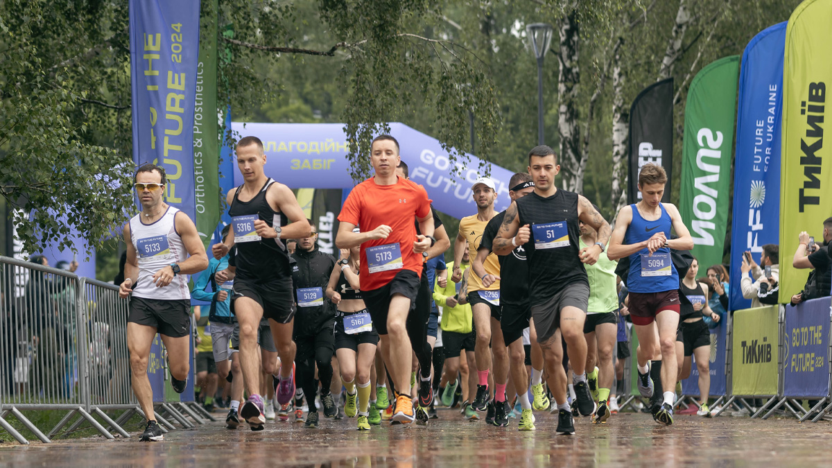 Фото до матеріалу: Дощ — не перепона! Як пройшов забіг Go to the Future на підтримку військових з ампутаціями