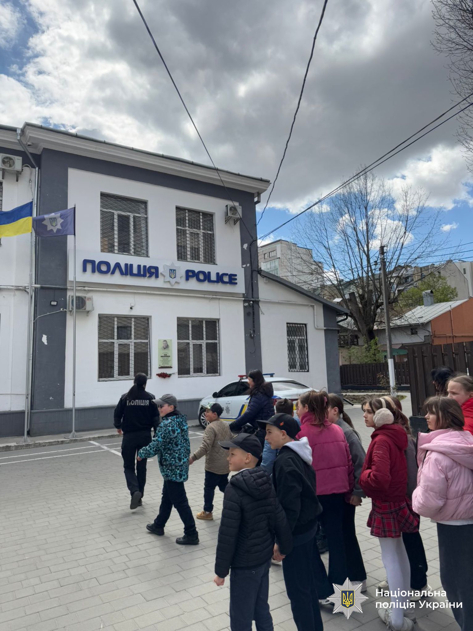 Фото до матеріалу: Учні ліцею Івано-Франківська побачили, як працює поліція