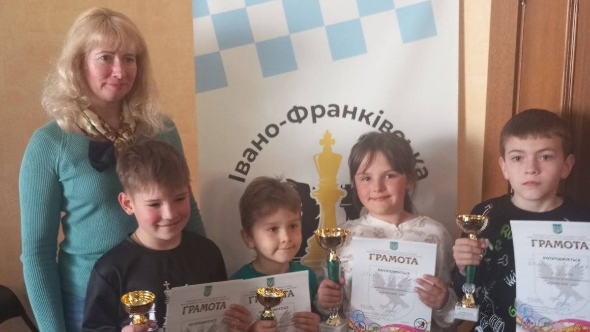 Фото до матеріалу: Шахісти з Калуша здобули перемогу на обласному турнірі «Шахова мрія»