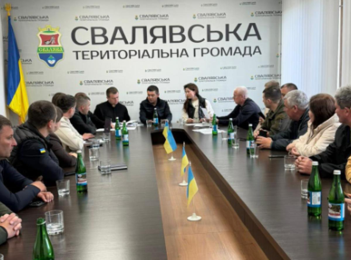Фото до матеріалу: У Сваляві після атаки дронів провели комісію з ліквідації наслідків
