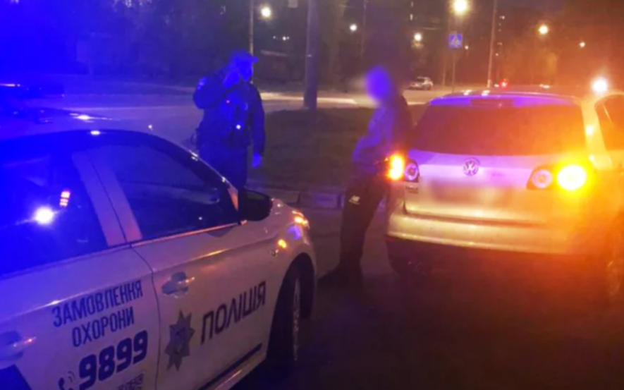 Фото до матеріалу: Поліція Києва затримала групу злочинців за напад на пасажира та знищення авто