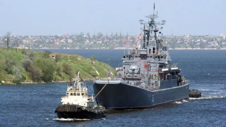 Фото до матеріалу: СБУ знищила три кораблі та винищувач у Криму: деталі атаки на базу ЧФ РФ