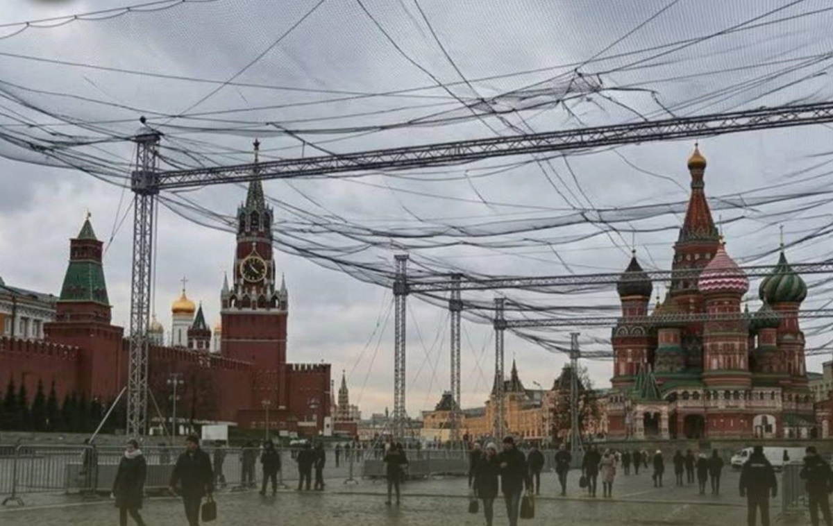 Фото до матеріалу: Україна відповіла на заклики до тиші перед російським парадом: удар по логістичному центру