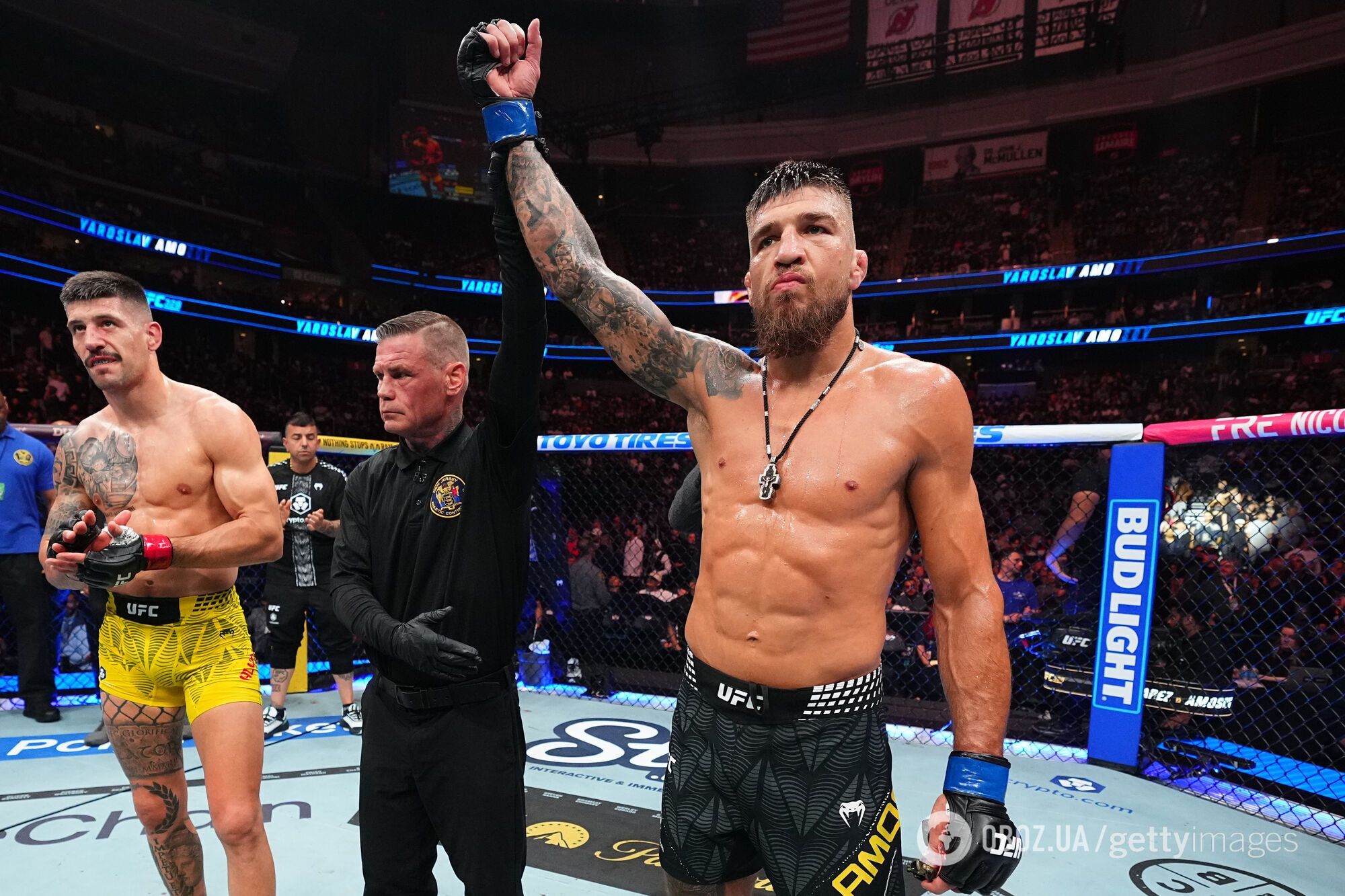 Фото до матеріалу: Ярослав Амосов виграв UFC 328: кинув суперника головою в підлогу та здобув перемогу