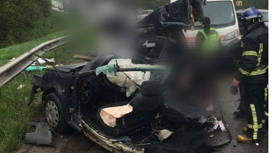 Фото до матеріалу: Смертельна ДТП на об'їзній Львова: загинули жінка та 14-річна дитина
