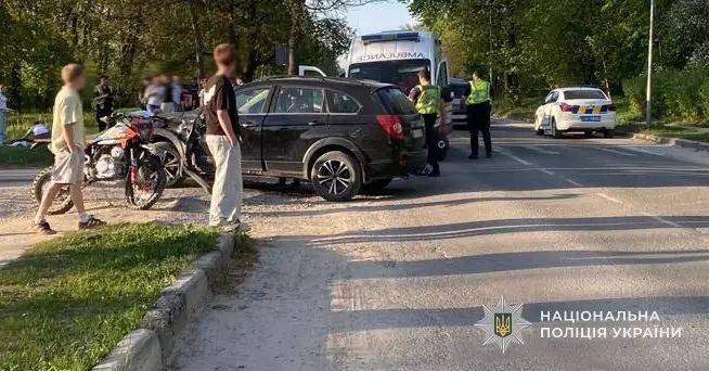 Фото до матеріалу: У Снопківському парку Львова встановили нові лавки та урни за проханням мешканців