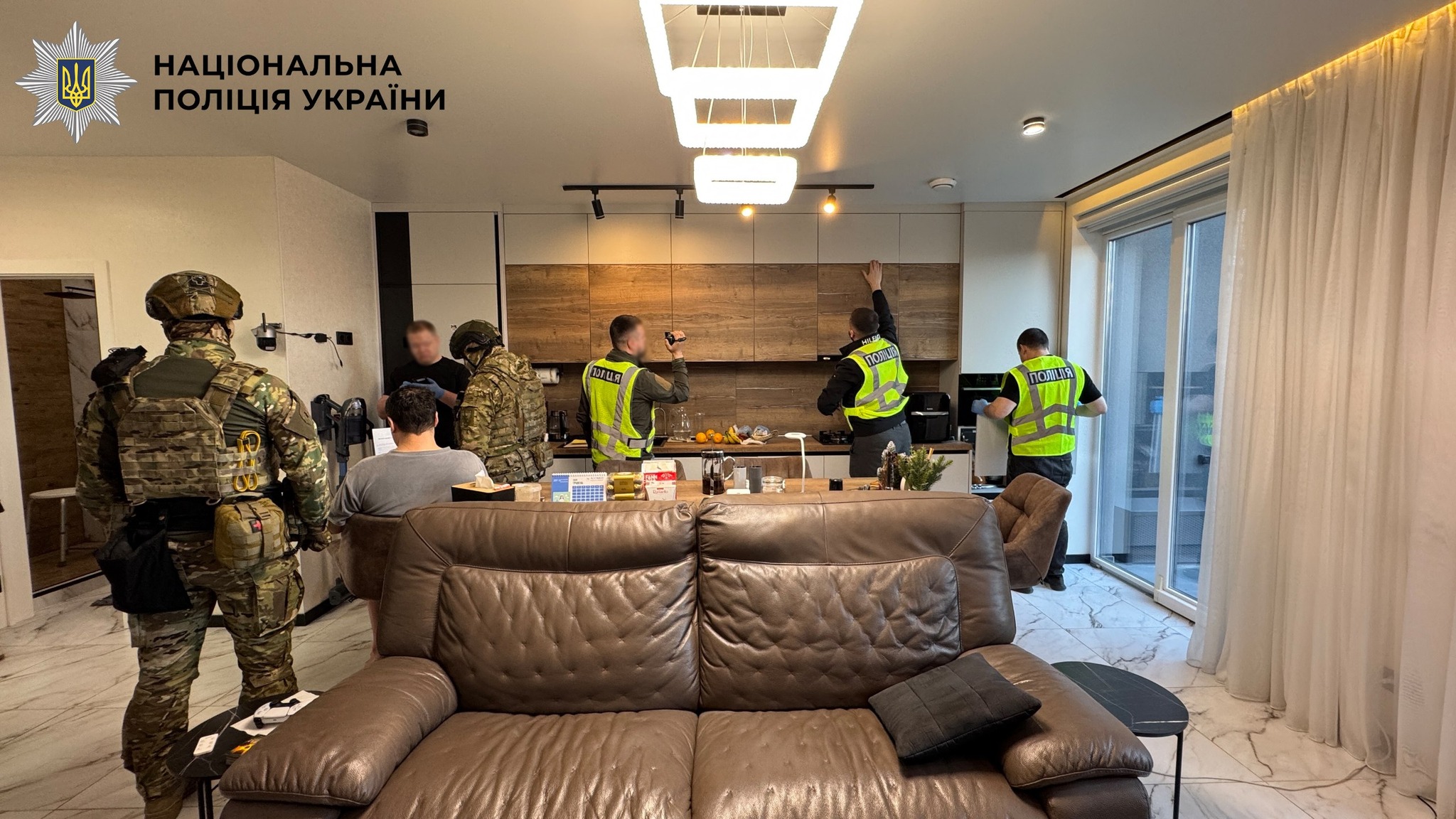 Фото до матеріалу: У Києві підозрюють директора благодійної організації у легалізації іноземців