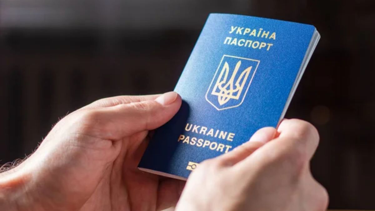 Фото до матеріалу: Як отримати відмову у видачі закордонного паспорта: головні причини