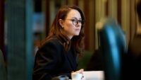 Фото до матеріалу: Середня зарплата в Україні перевищила 30 тисяч гривень: де платять найбільше