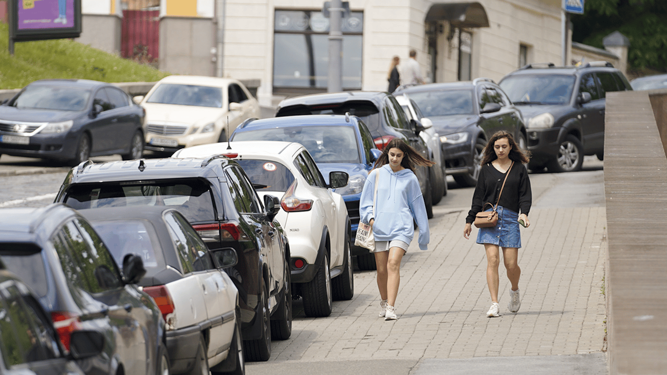 Фото до матеріалу: Платне паркування в Києві: чи допоможе здорожчання зменшити хаос?