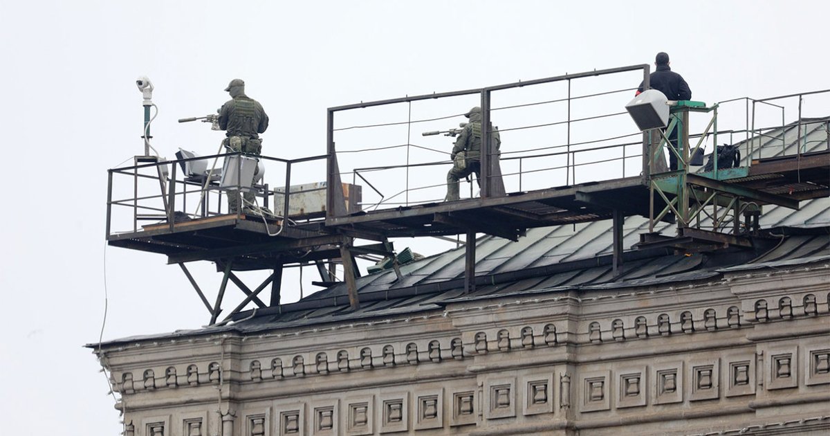 Фото до матеріалу: Москва готується до параду: блокпости, кулеметники та відключення інтернету