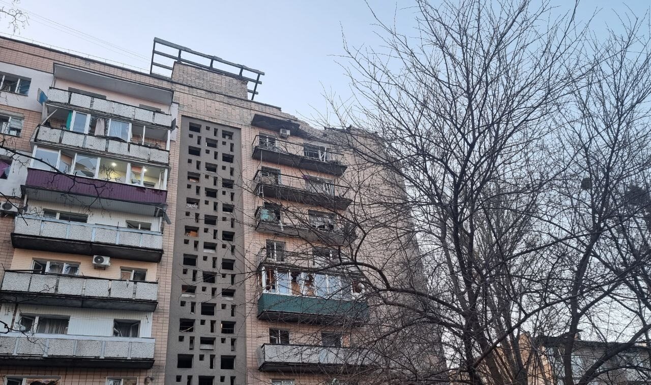 Фото до матеріалу: Черкаси відновлюються після обстрілів: 30 мільйонів гривень на допомогу постраждалим