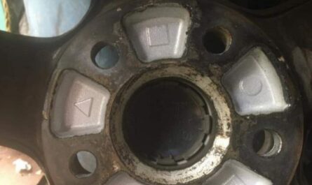Фото до матеріалу: Концептуальний Renault R4 перетворився на пляжний баґі, який ще й працює пікапом
