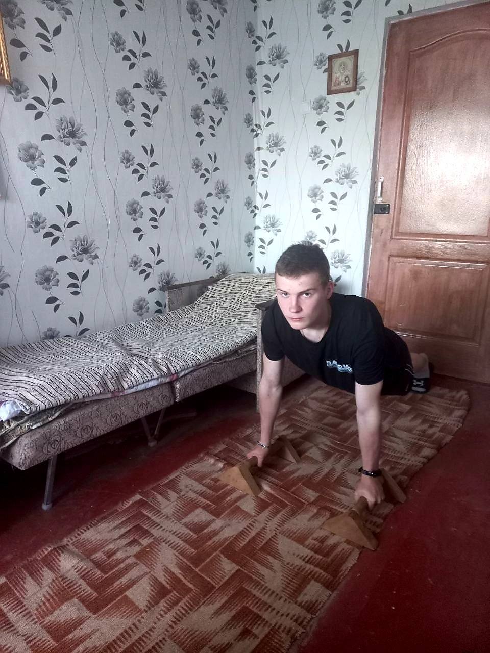 Фото до матеріалу: Сергій Полюх став переможцем змагань з відтискання в Старій Вижівці