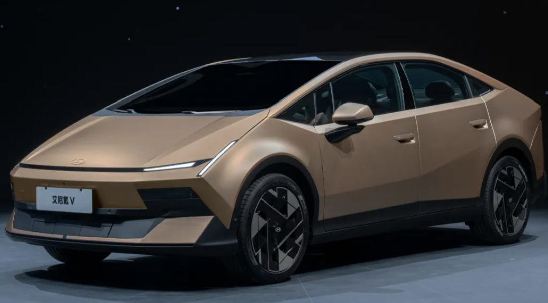 Фото до матеріалу: Hyundai представив серійний електромобіль Ioniq V, який здивував дизайном, рубрика “Новинки”