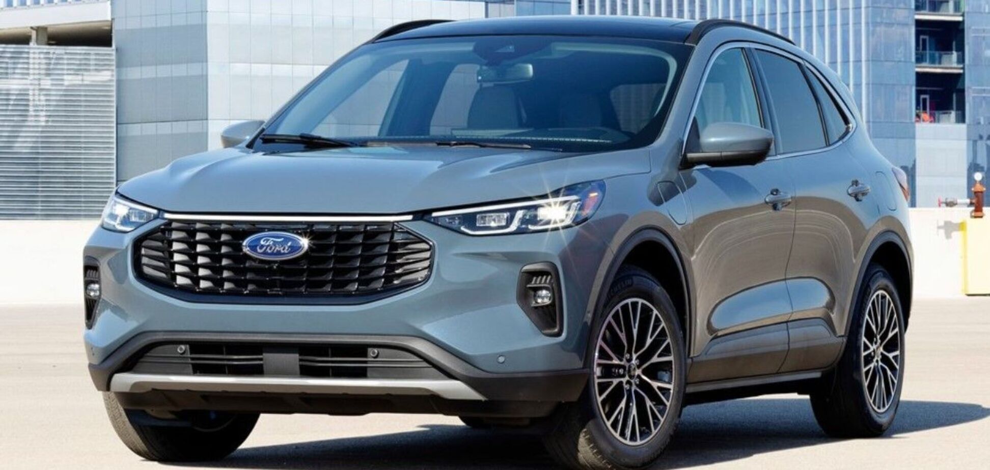 Фото до матеріалу: Українці масово купують старі американські авто: FORD Escape в топ-10