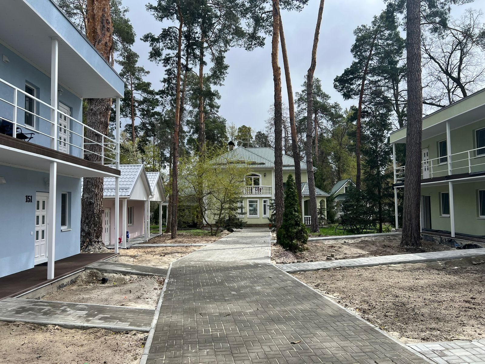 Фото до матеріалу: У Ворзелі відкрилася третя черга пансіонату «Рідні Люди» для ВПО