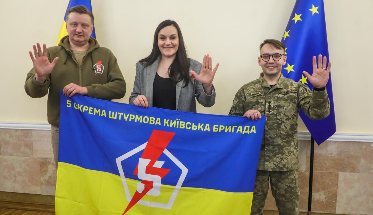Фото до матеріалу: Міністерство культури та 5-та окрема штурмова бригада підписали меморандум про підтримку митців-військових